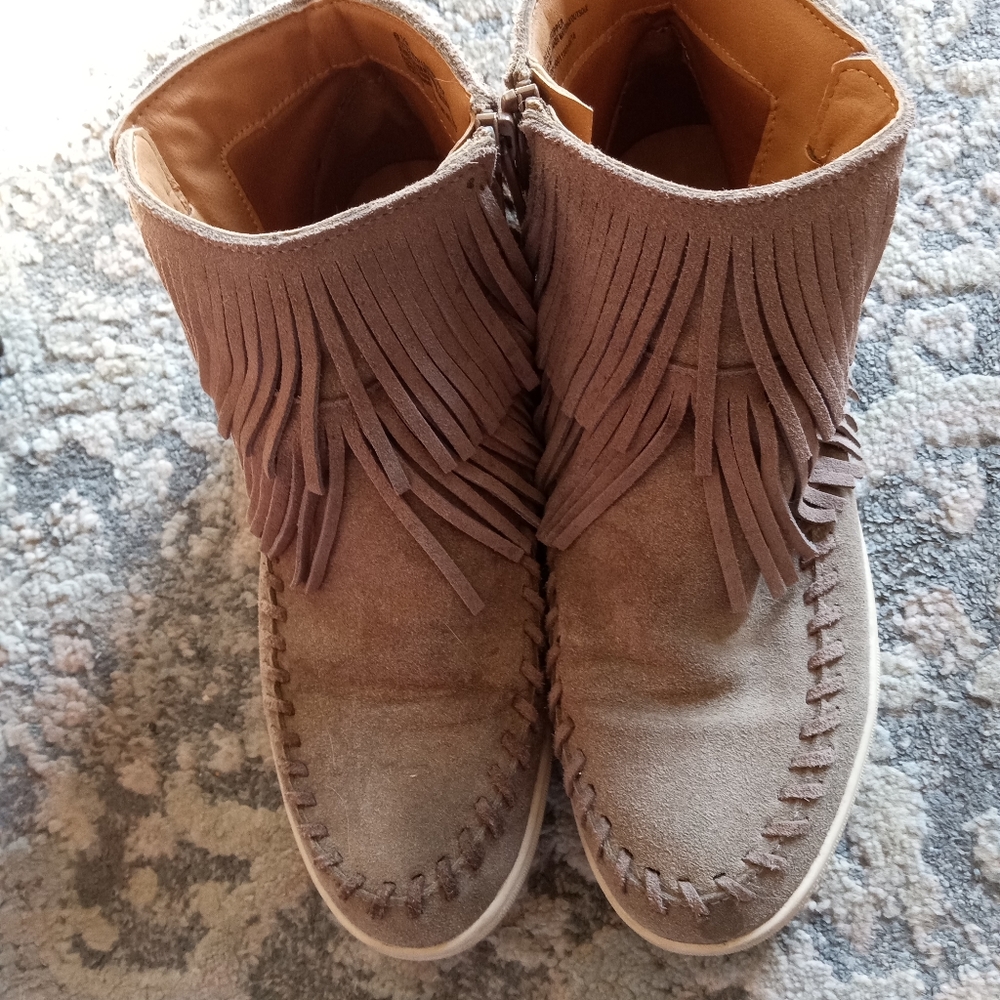 Mossimo Fringe Ankle Sneakers size 8.5.